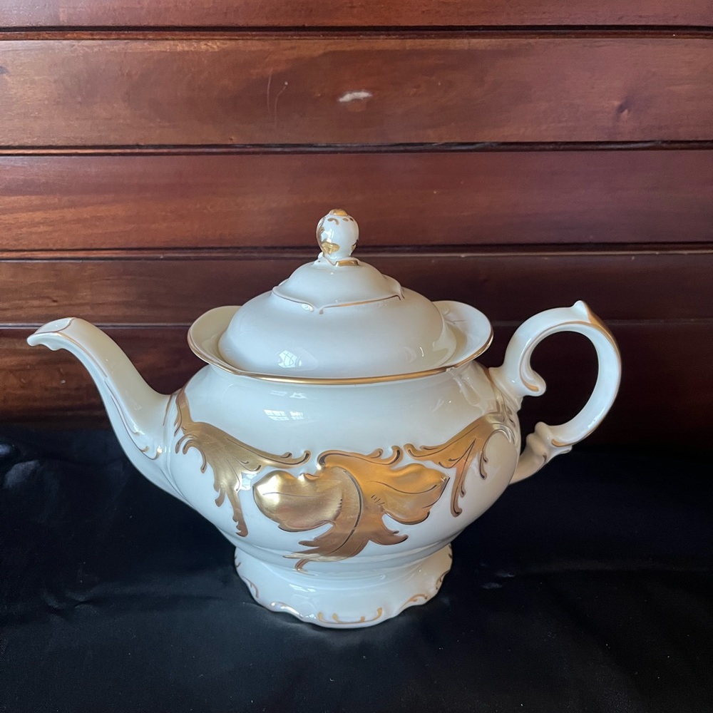 Vintage Walbrzych Gold Leaf Roccoco Tea pot Poland